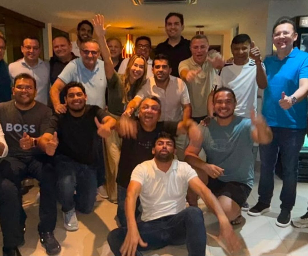 bruno-vilarinho-com-colegas-na-casa-de-daniel-carvalho--bb1d30cb8cacdcf9
