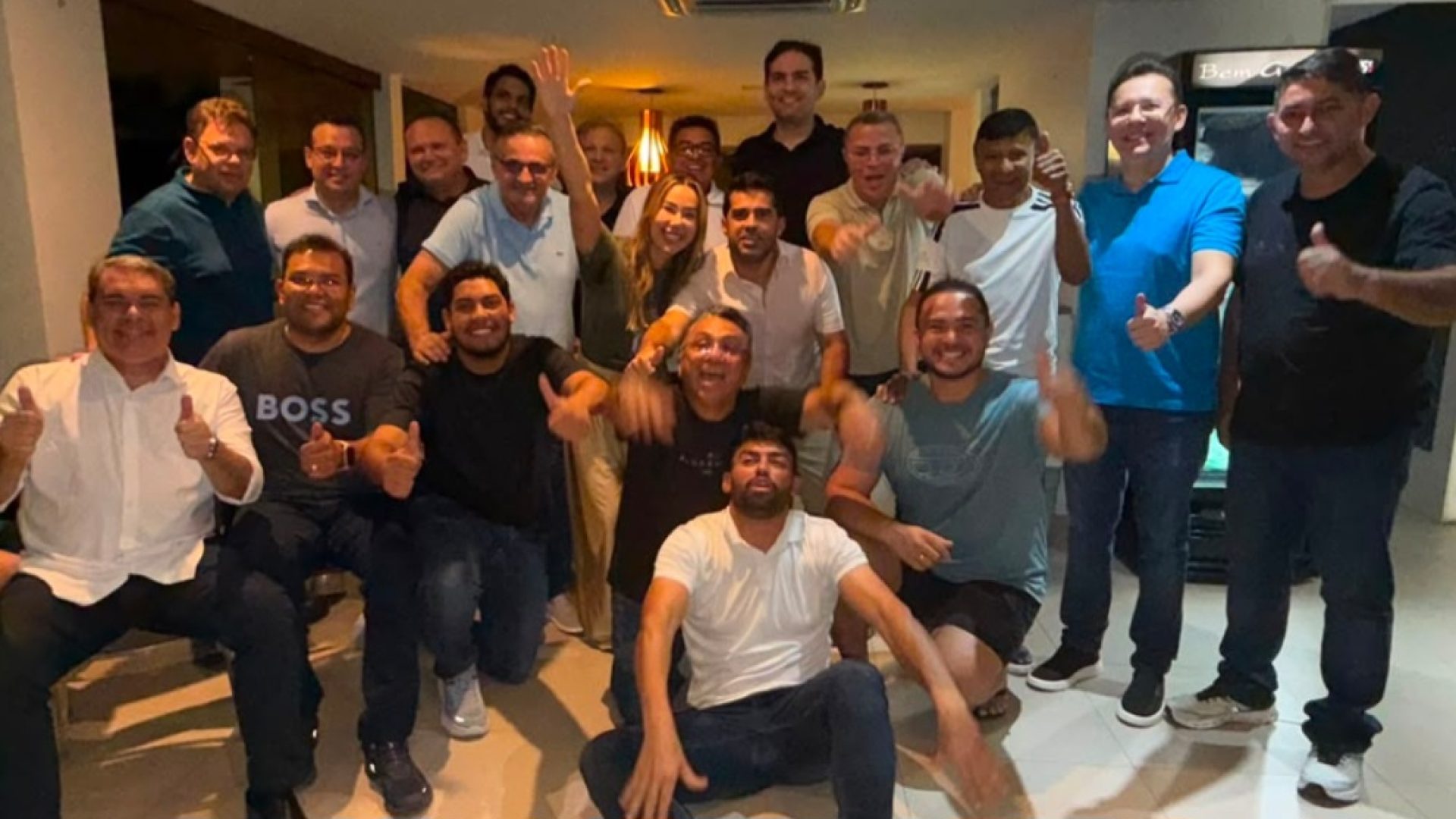 bruno-vilarinho-com-colegas-na-casa-de-daniel-carvalho--bb1d30cb8cacdcf9