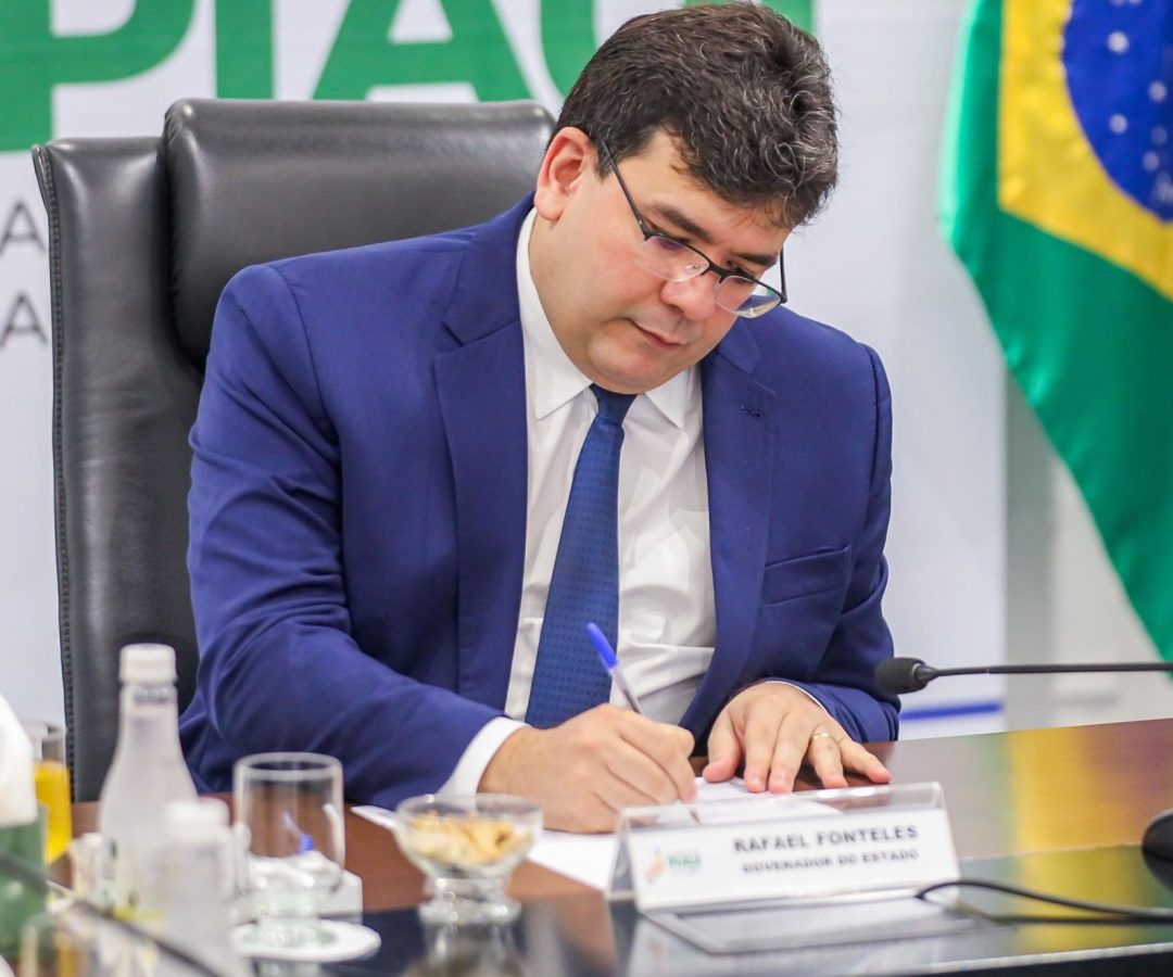 governador_rafael_fonteles_assina_2_91989660ae