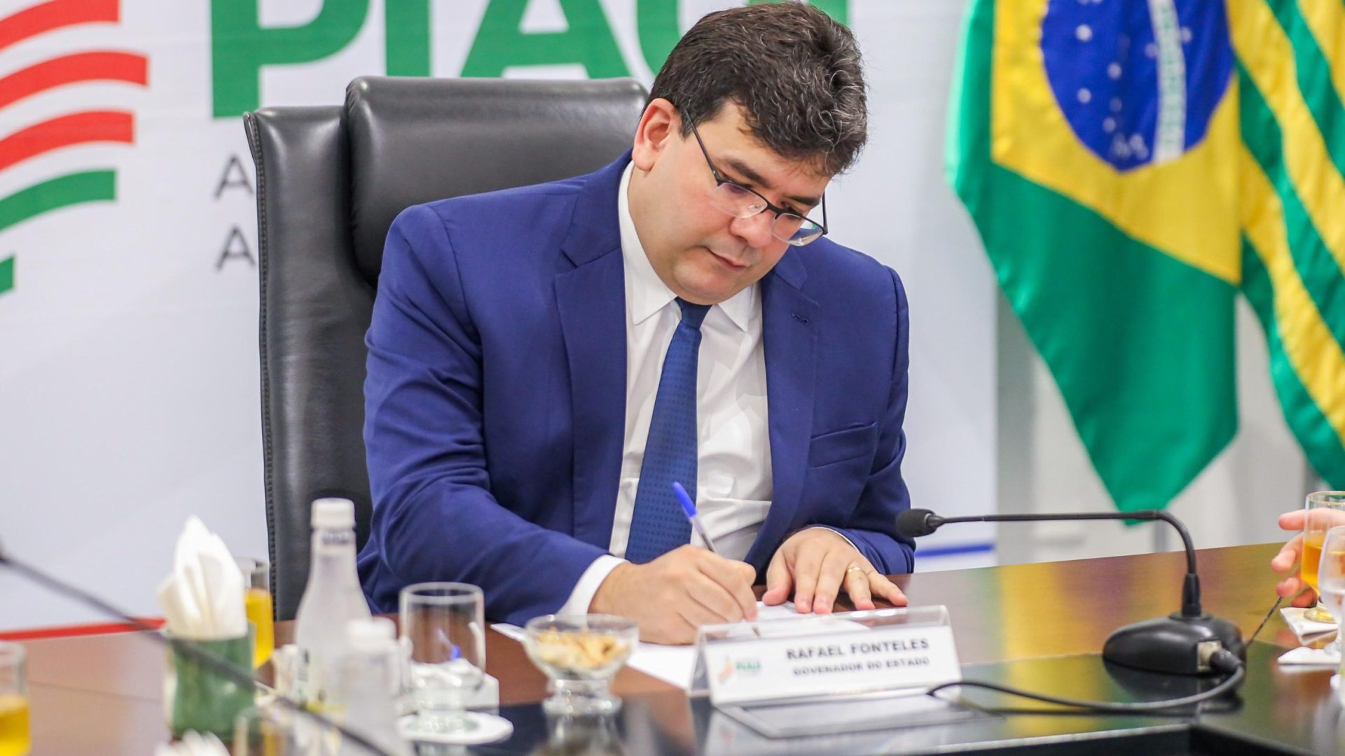 governador_rafael_fonteles_assina_2_91989660ae